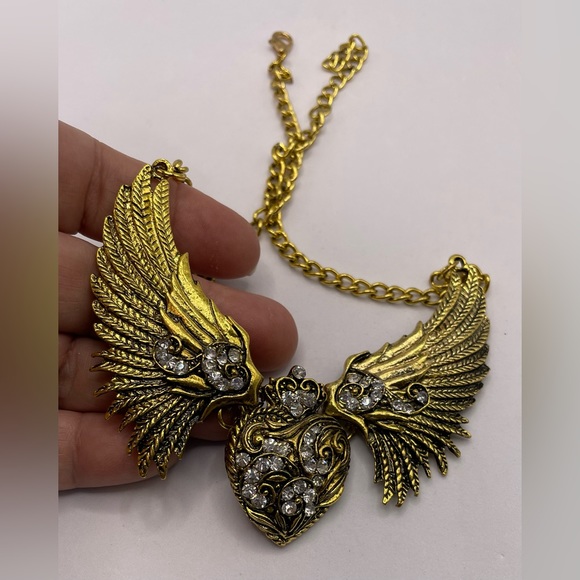 Lovely Angel Winged Heart Necklace Statement Collar Necklace with Crystals - Picture 4 of 8